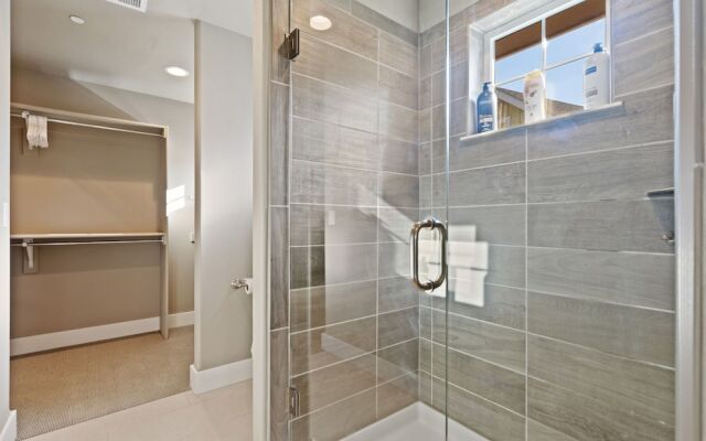 Quiet Urban Community – Designer Home W/ Hot Tub!