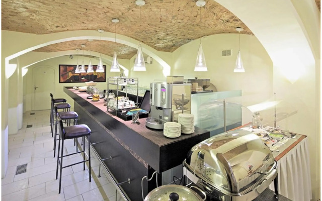 Rixwell Centra Hotel