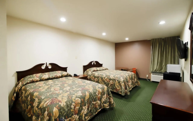 OYO Pinewood Inn & Suites Silsbee