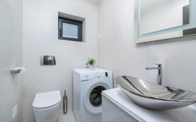 Twins III in Crikvenica