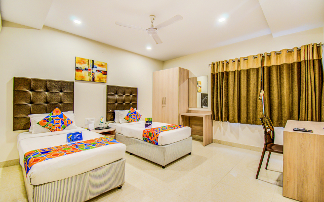 FabHotel Pearl City HiTech City