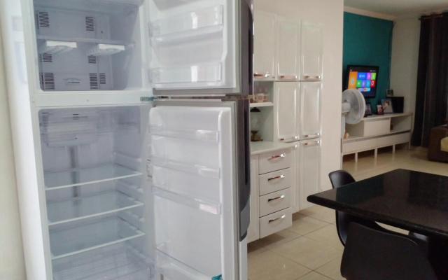 Casa confortável com churrasqueira, wifi e piscina estrutural