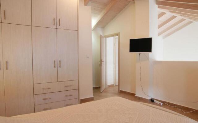 Xaradiotis House - A modern home away from home