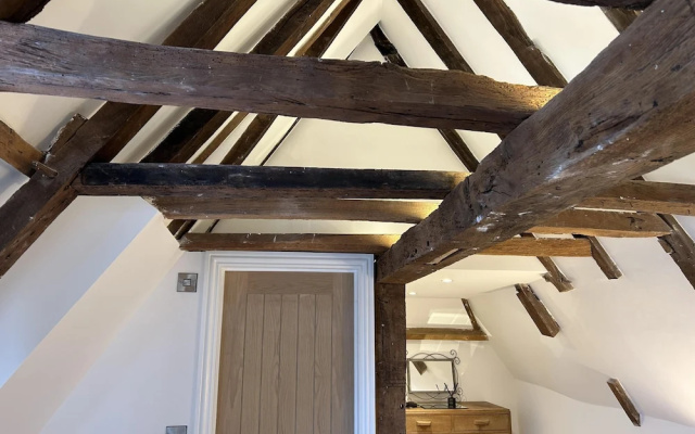 3 Bed Cottage - Sleeps 6 - Pets - Parking - Wifi