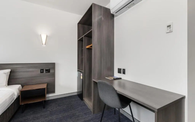 Thornton Executive Hotel
