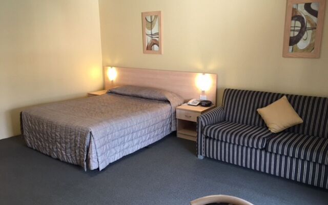 Maclin Lodge Motel