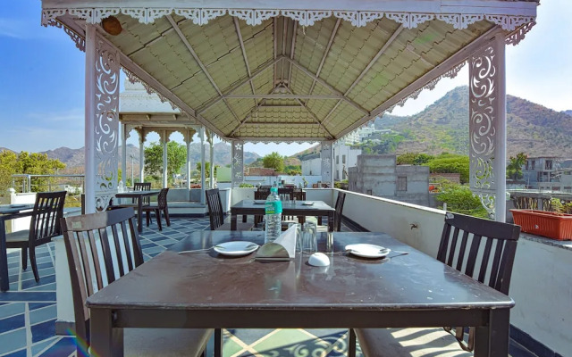 Fabhotel Achrol Palace