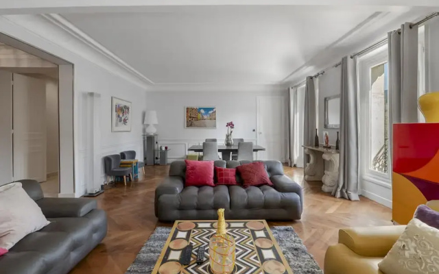 Luxury 4 Bed Residence - Next to Arc de Triomphe