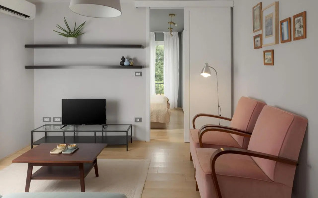 elegant, cosy and quiet, just 1 min to amphiteatre