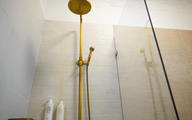Adonis Hotel Studios & Apartments
