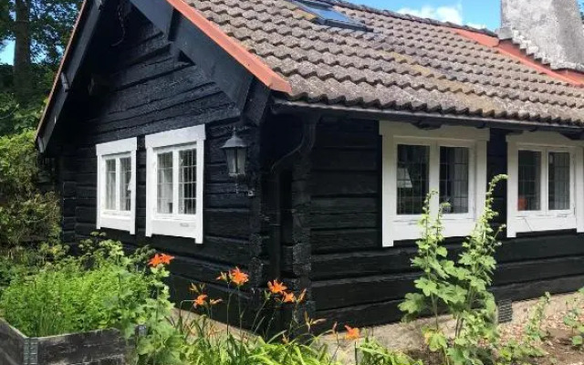 Havsnära 1700-tals Timmerstuga