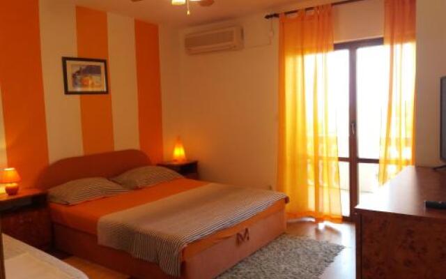 Guest House Sucuraj