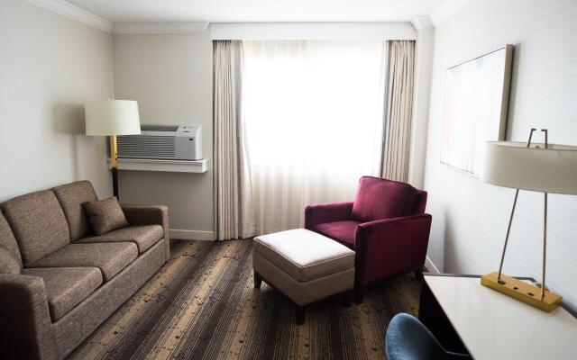 Crowne Plaza Edison by IHG