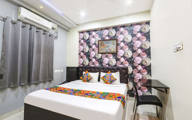 OYO Townhouse 1019 Galaxy Suites
