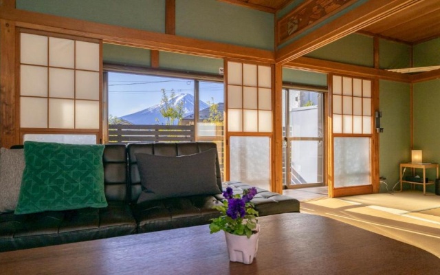 OriOri House Hotel Mt Fuji view 全室富士山ビューの貸切り宿 折々 – Guest Rooms – Fujikawaguchiko