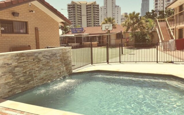 Maxmee Resort (formally Surfers Paradise Backpackers)