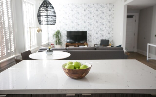 Chic Gaslamp Quarter Suites by Sonder