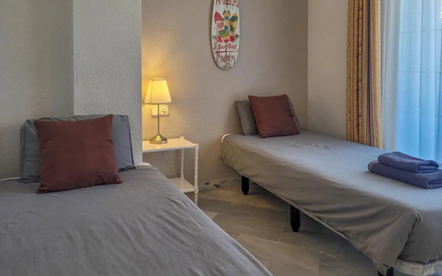 Cozy 2BR apt with sea views WIFI AC PARKING