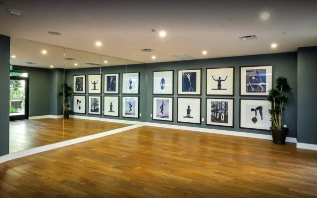 Global Luxury Suites Foster City