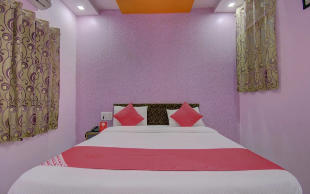 OYO 19830 Hotel Lucky Star
