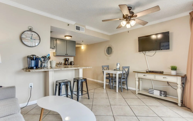 Hosteeva Oceanview Condos