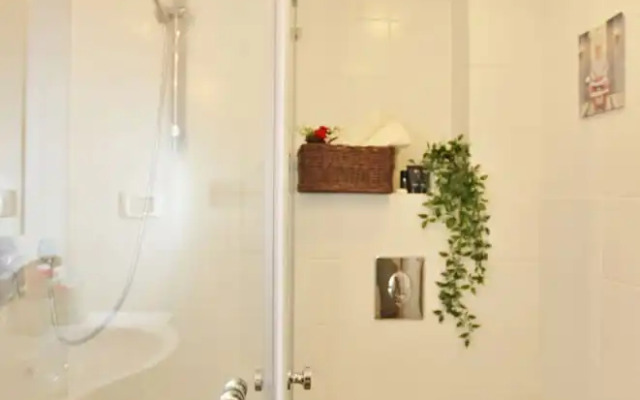 Amazing 3 Bedroom Garden Apartment near Gordon Beach