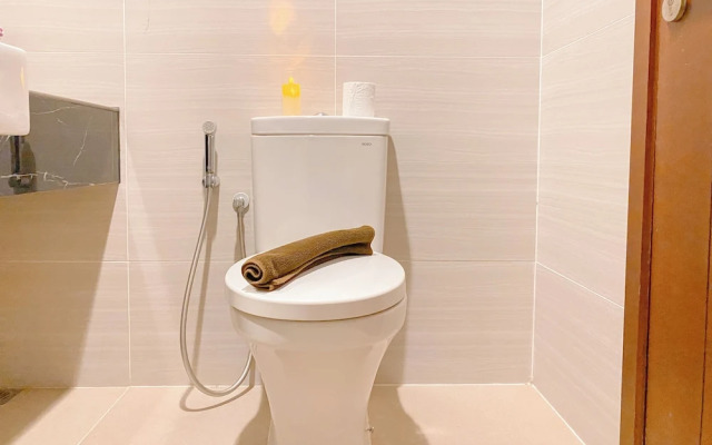 Homey And Cozy Living Studio At West Vista Apartment