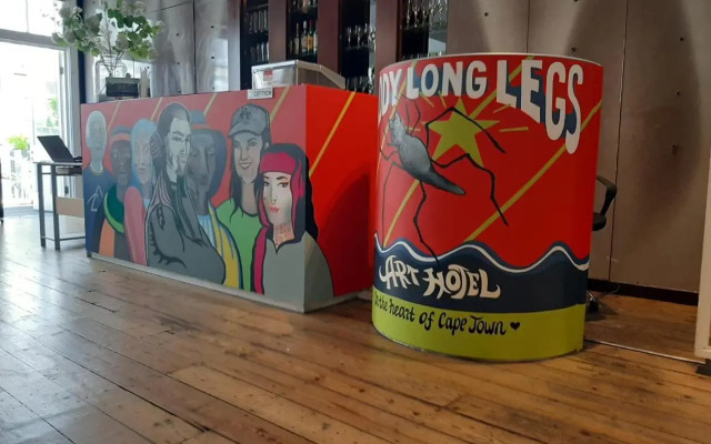 Daddy Long Legs Art Hotel