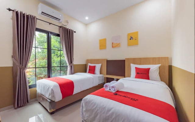 RedDoorz Plus @ La Asiana Guest house