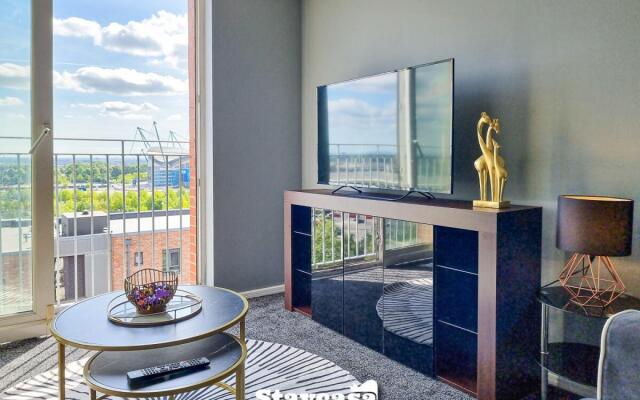 Luxury 1 bed apartment beautiful view with parking