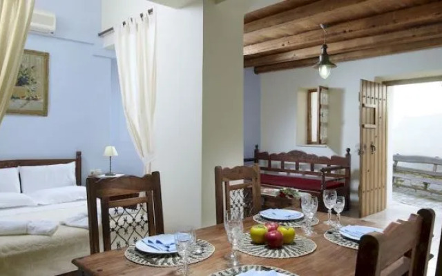 Petronikolis Traditional House