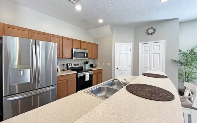 Summer Sparkle 4 Bedroom Home by RedAwning