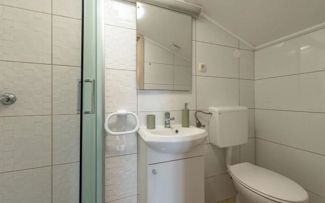 Awesome Apartment in Vrsi With Wifi