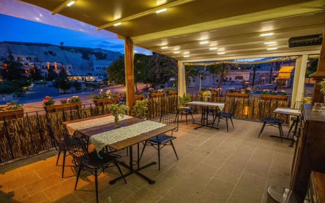 Cappa Rossa Cave Hotel