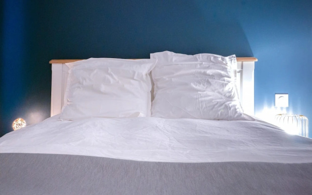 Urban Calm - Bright & Modern Stay