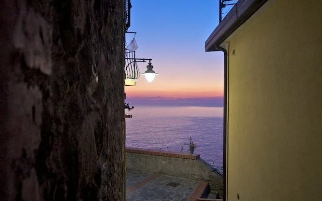 La Lampara Sea View Terrace Apartment With AC