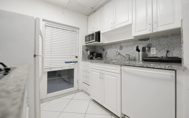Sofi Beach Apartment