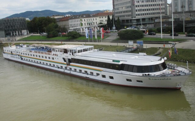 FairCruise Deluxe Hotelship Cologne