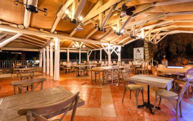 Ata Lagoon Beach Hotel