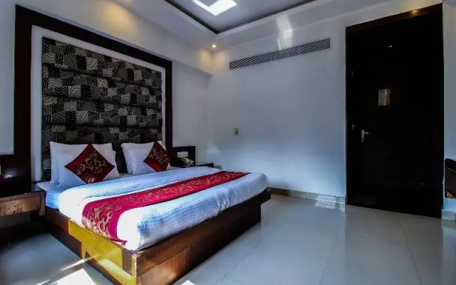 OYO Rooms Arakashan Road 3