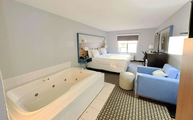 AmericInn by Wyndham Reedsburg