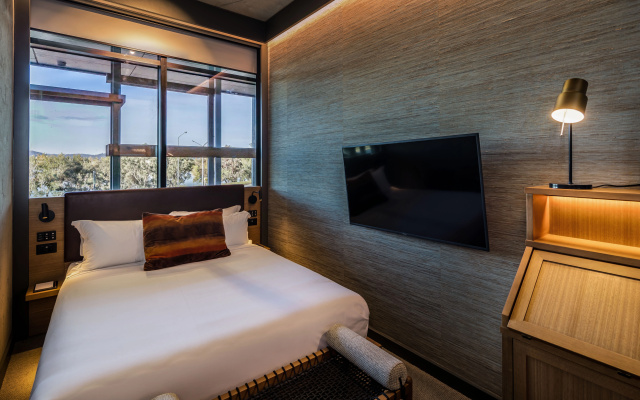 Ovolo Canberra, a Wyndham Hotel – Guest Rooms – Canberra