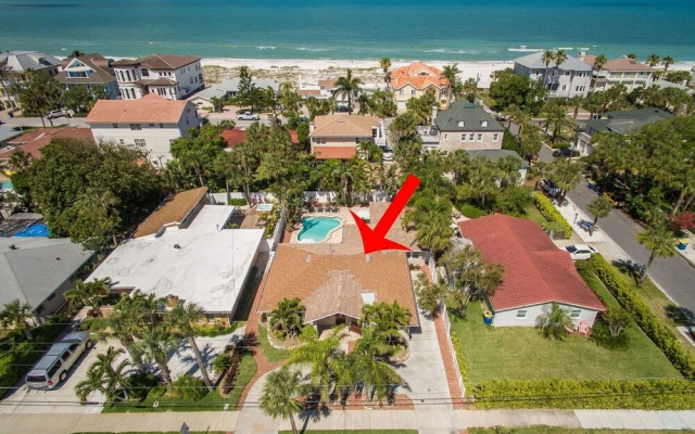 Summer Breeze 7 Bedroom Home by Redawning