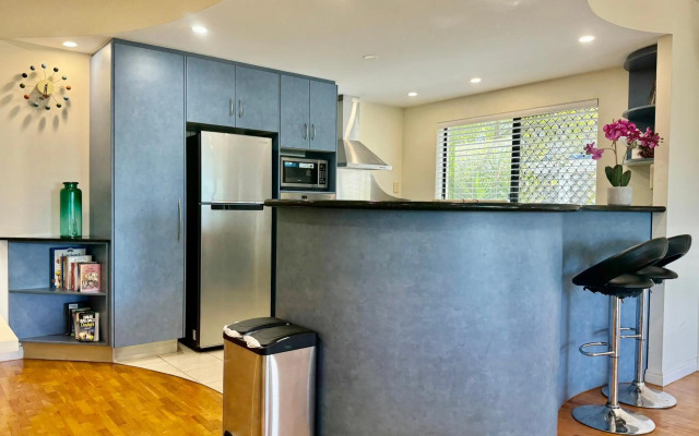 Lighthouse Apartments on The Strand - 2