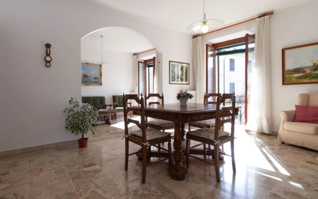 Mamma Ciccia Holiday Home - Lake Front Apartment