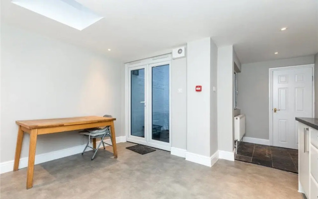 Platinum House in Camden 9956
