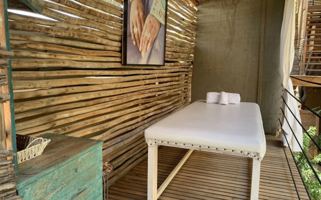 Eco Lodge