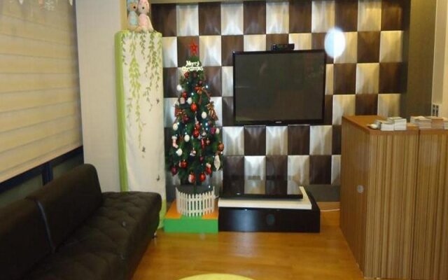 Crystal Guesthouse (Female Only)