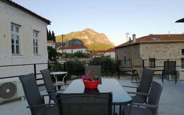 Rodomelo House with Terrace - 4 Bedrooms