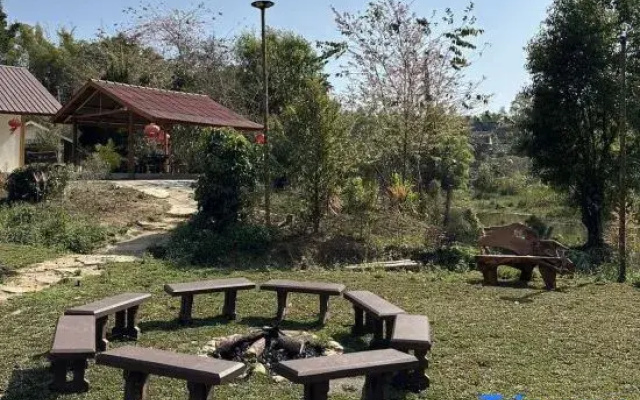Baan Daeng Resort